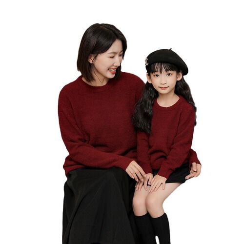 A family of three and four, mother, son, father, son, mother and daughter, soft and silky double-sided velvet family portrait, parent-child clothing, family clothing