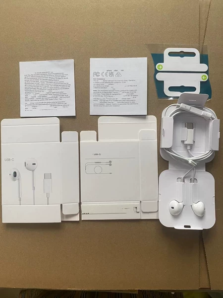 Apple 15 dedicated Typec headset [paper card packaging+outer carton packaging]+[two instructions] copper ring speakers