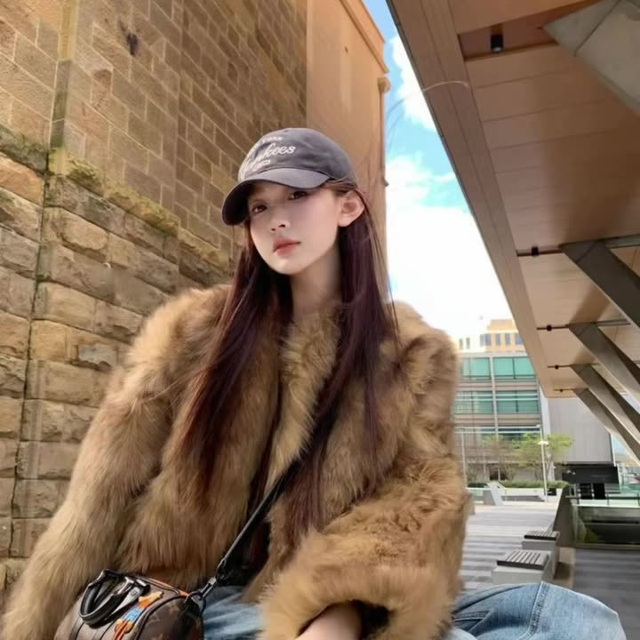 Brown Imitation Fox Fur Eco-Friendly Fur Outwear for Women Winter 2025 New Short Fur One-Piece Plush Outwear Brown Imitation Fox Fur Eco-Friendly Fur Outwear for Women Winter 2025 New Short Fur One-Piece Plush Outwear
