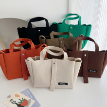 秋冬季新款韩版小众设计糖果色针织手提包百搭大容量通勤斜挎包包