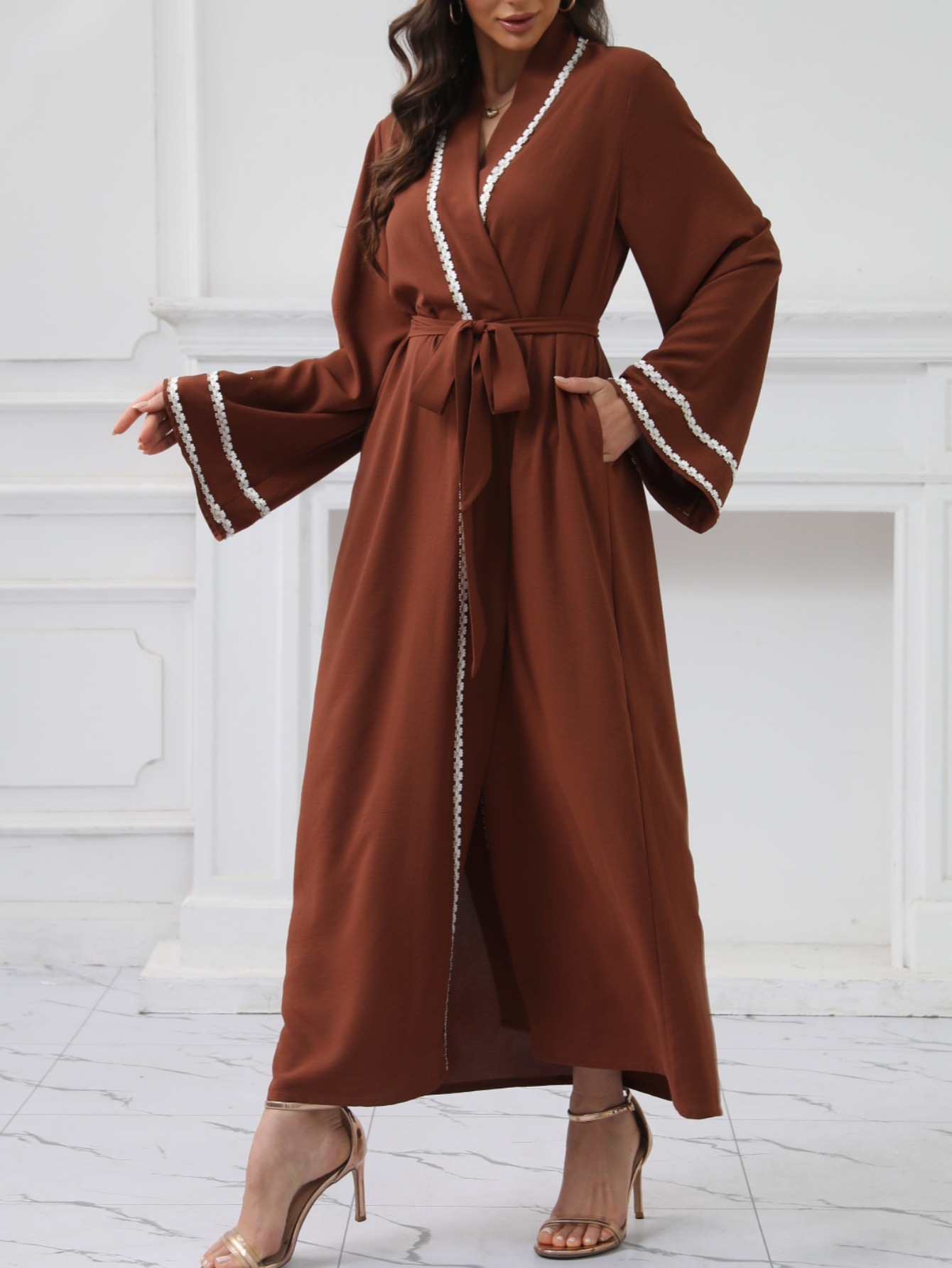 Women's Embroidered Arabic Robe With Bell Sleeves And Waist Belt_ecoleips.com