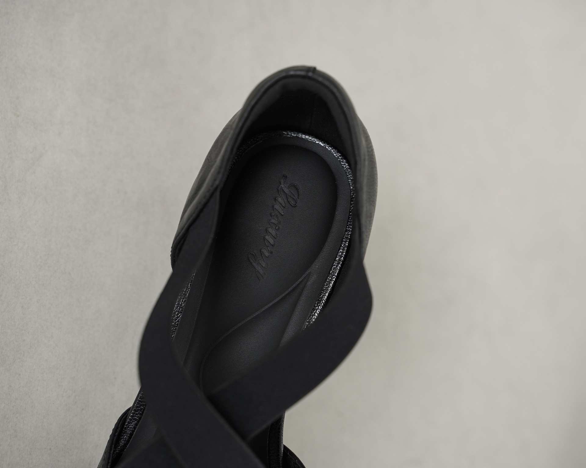 Sandal cao gót nữ da cừu mũi trùm cổ điển, gót vuông ổn định, quai thun co giãn — đen chi tiết 18
