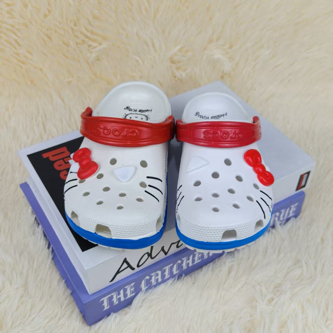 2025 nuevos zapatos agujero serie de dibujos animados monstruos eléctricos niños adultos series agujero zapatillas frescas al por mayor