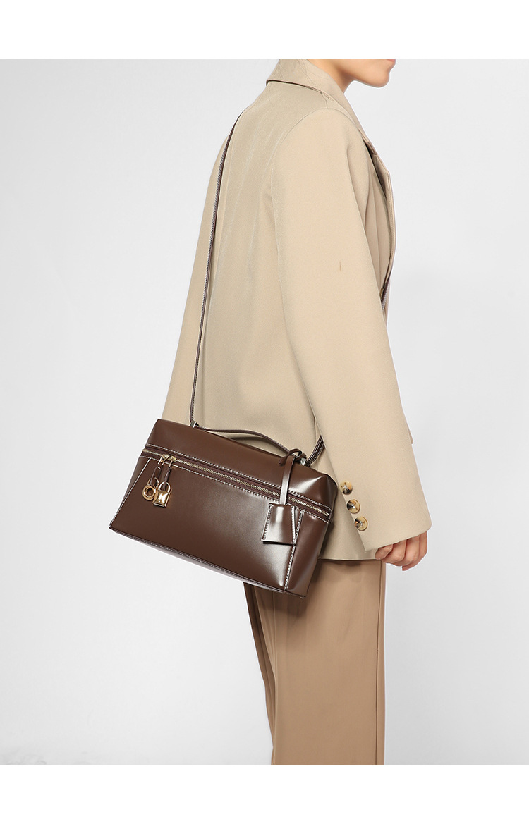2024 Winter New Unique Design Fashion Versatile Box with Advanced Sense Commuter Handheld One Shoulder Crossbody Bag_voghion.com
