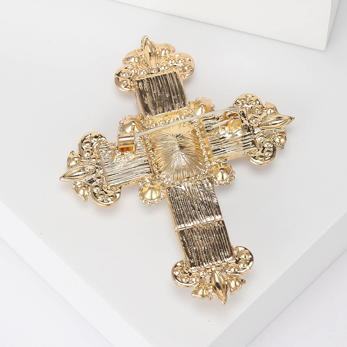 Casual Lady Simple Style Pin Cross Alloy Women's Brooches display picture 8