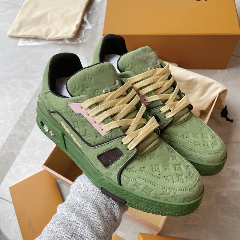 Putian Pure Original High-End Luxury Version of Lv Trainer New Model Full Set Packaging Denim Black and White Casual Couple Sneakers