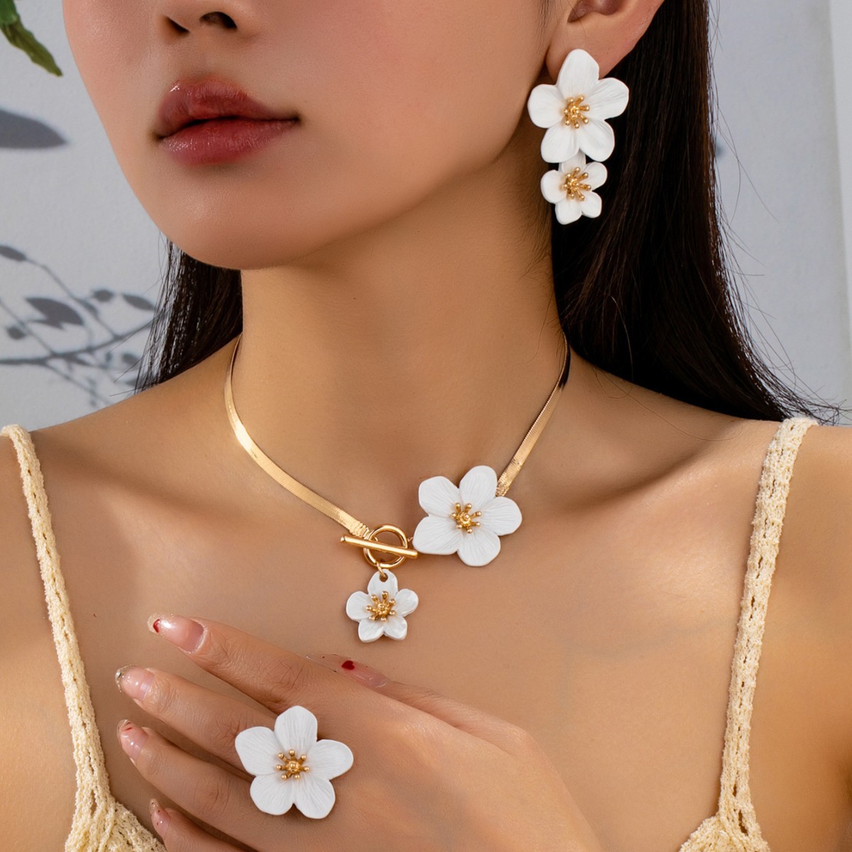 Statement Chain Necklace With Exaggerated 3d Flower Ot Clasp_voghion.com