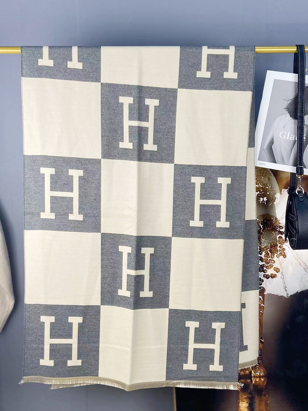 전체 화면 H 회색