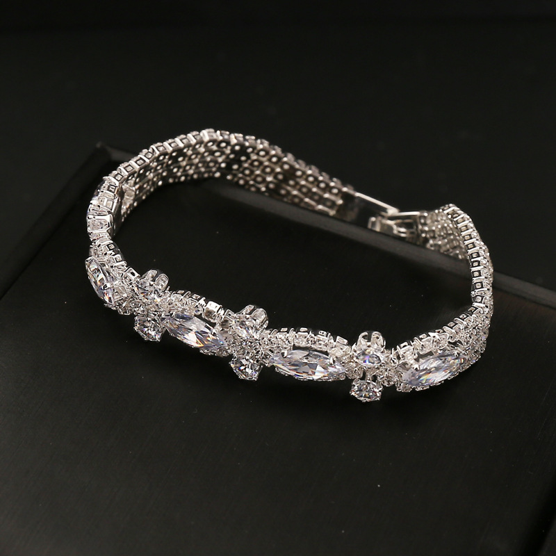 Brazalete De Diamantes Con Adornos Para Mujer, Brazalete De Novia Con Personalidad De Moda Europea Y Americana, Pulsera De Borde Cruzado, B275 display picture 3