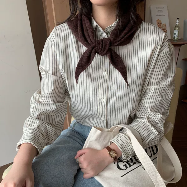 Women's elegant age-reducing triangle scarf knitted shawl, Korean style all-match knotted shoulder-matching, autumn and winter