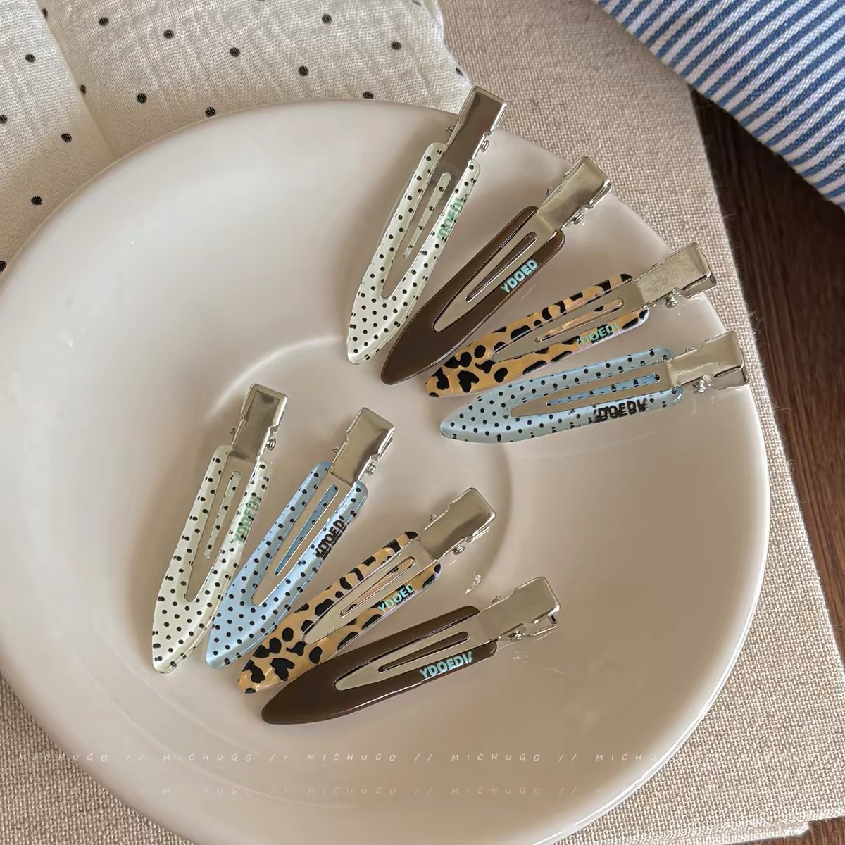 Vintage-style, delicate, seamless hair clips with polka dots, adding a touch of elegance to your hairstyle; side hair clips, makeup hairpins, and hair accessories