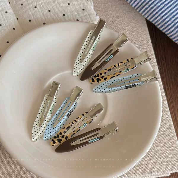 Vintage-style, delicate, seamless hair clips with polka dots, adding a touch of elegance to your hairstyle; side hair clips, makeup hairpins, and hair accessories
