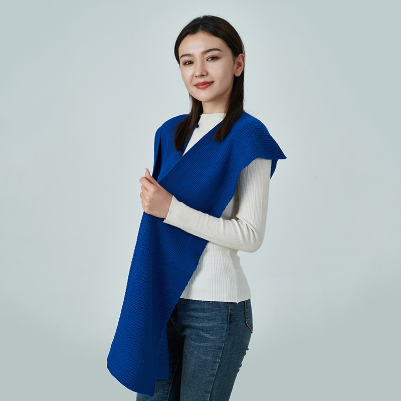 秋冬ウールの糸の外に帽子付きの小さいショールのニットを掛けて、保温のカシミヤのマフラーを厚くします。|undefined