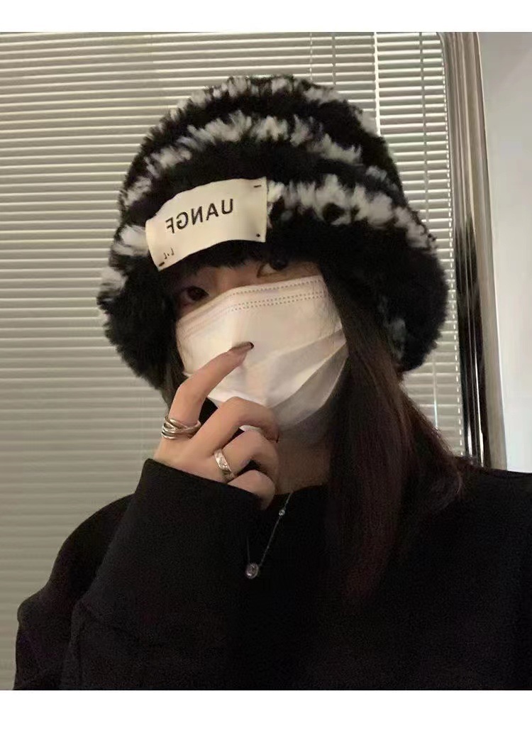 Nouveau chapeau en laine automne et hiver femmes polyvalent tricoté bandeau à rayures montrer petit visage et garder au chaud en peluche chapeau froid grand bandeau_voghion.com