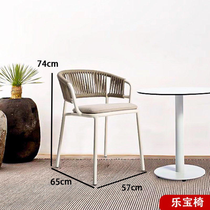 Mesas y sillas al aire libre nórdicas Patio de la villa Jardín Sillas de mimbre al aire libre Terraza de ocio Impermeable Protector solar Luz Lujo Mesas y sillas de alta gama