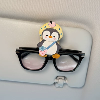 Car-Mounted Glasses Clip, In-Car Sunglasses: Sürətlər qutusu və əl tormozu başlıqları - yellow-hat-strawberry-bag-cute-penguin-mi-glasses-clip