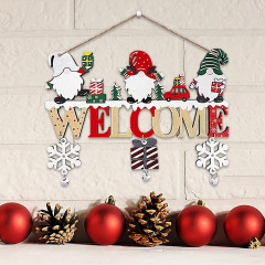 現物クリスマスツリーはクリスマスのクリスマスを飾っています。