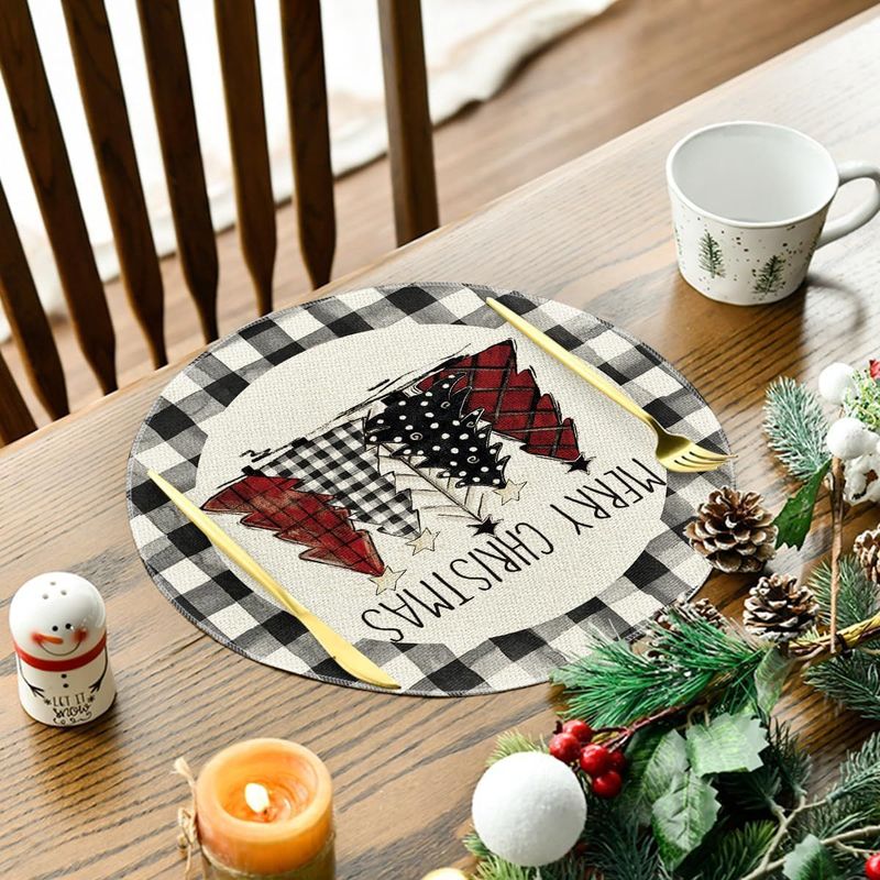 アマゾンの爆発的な祝日のクリスマスの丸い食事マットレストランの雰囲気はテーブルマットの亜麻のプリントの断熱マットの洋食を配置します。|undefined
