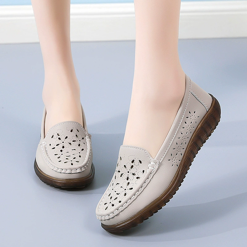 Женская обувь из натуральной кожи на мягкой подошве, лето 2025, новые дышащие нескользящие туфли на плоской подошве для мам среднего и пожилого возраста на подошве с вырезами