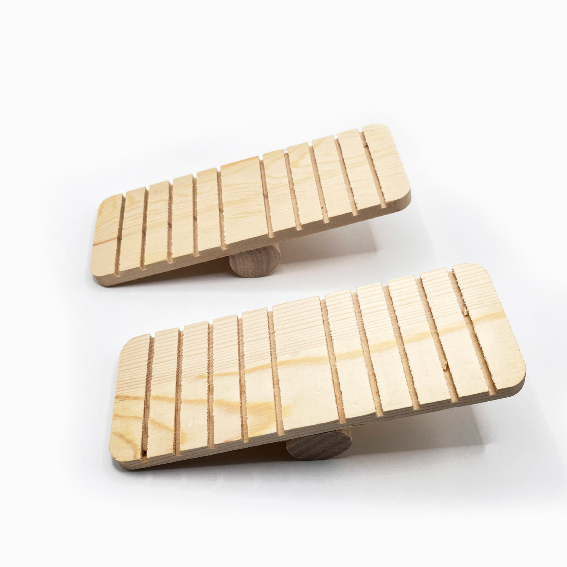 Pequeño juguete para mascotas de madera maciza hamster seesaw Totoro loro pequeño animal que alivia la congestión juguete de madera pequeña mascota molar suministros