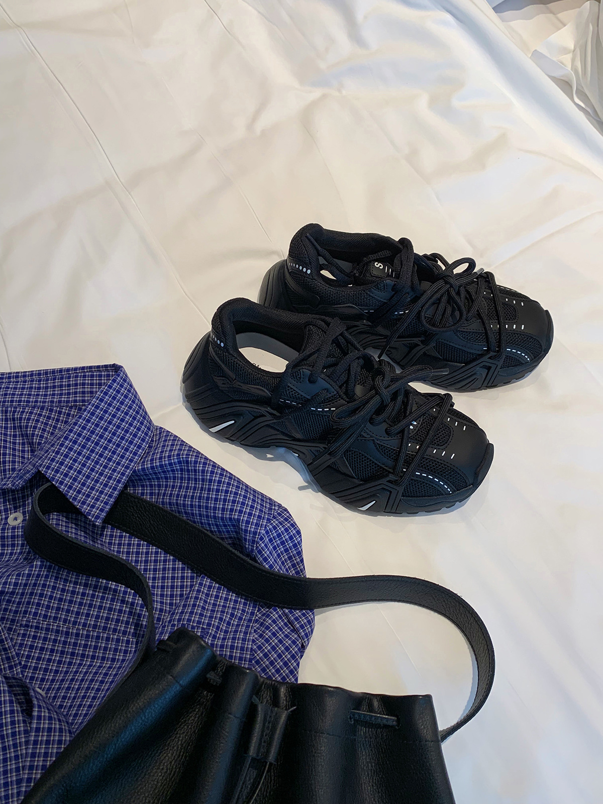 Versión de cuero de vaca de la uva de la misma línea de zapatos de doble malla de empalme grueso aumento de altura zapatos de cuero casuales de mujer zapatos deportivos de cuero