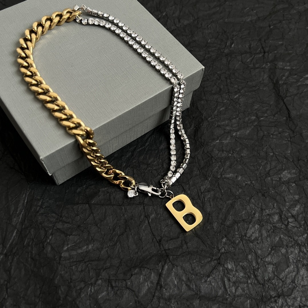 Collana con lettera b personalizzata e strass brillanti donna_voghion.com