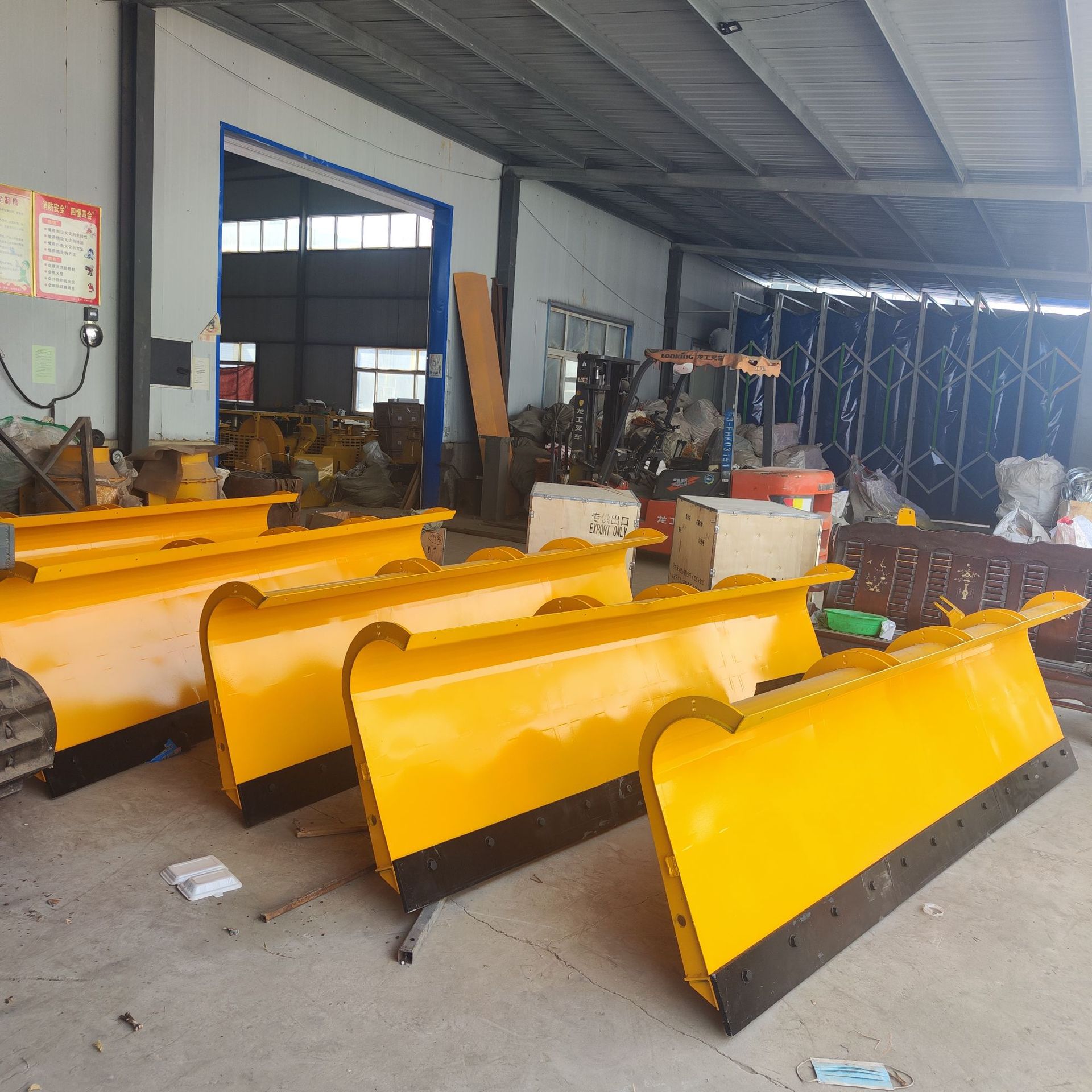 前置加装路面积雪推雪铲 车辆改装液压式推雪板 道路国道铲雪板