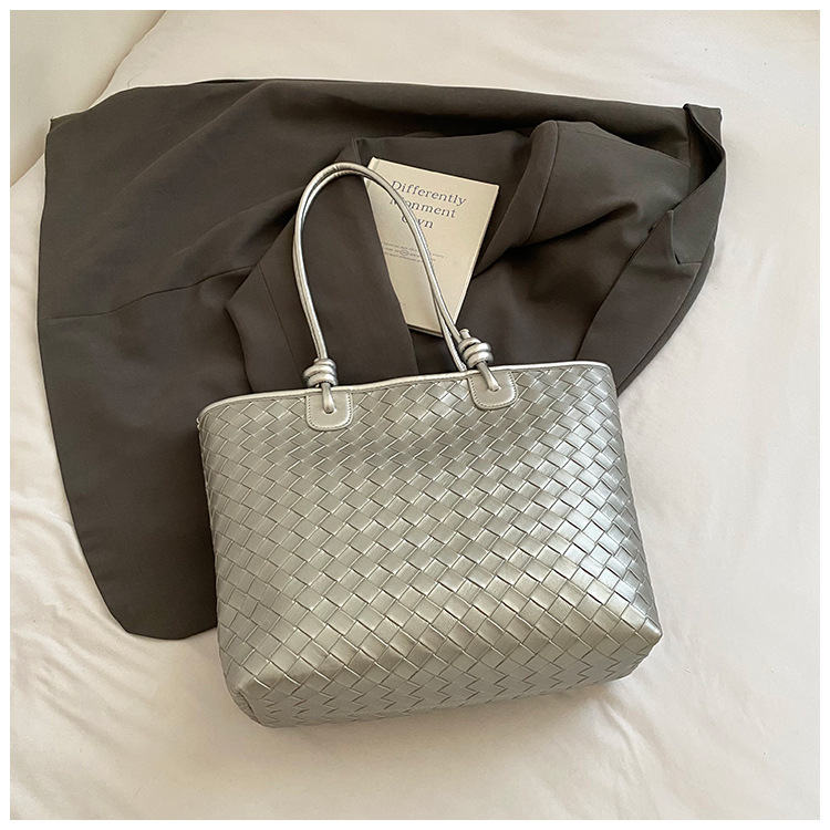Bolso de patrón tejido de gran capacidad Bolso de hombro de cercanías de moda transfronteriza para mujer Bolso de tote de todo fósforo casual de alta gama