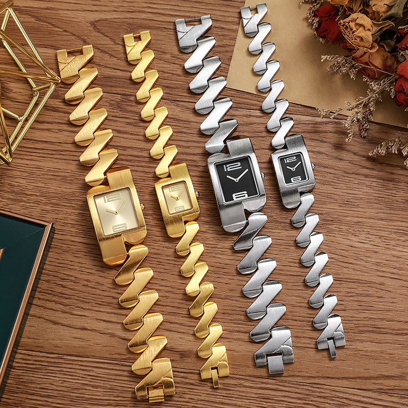 Coppia di orologi al quarzo quadrato di Liu con orologio da polso classico medievale in oro di lusso leggero e alla moda_voghion.com