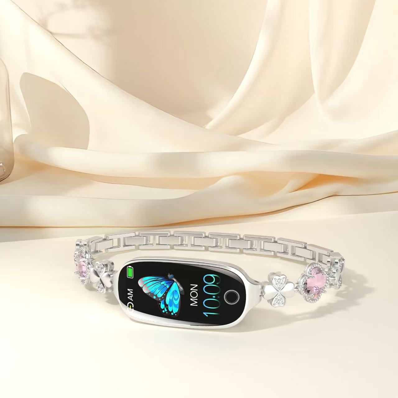 Four-leaf clover in silver with zirconia and pink diamonds