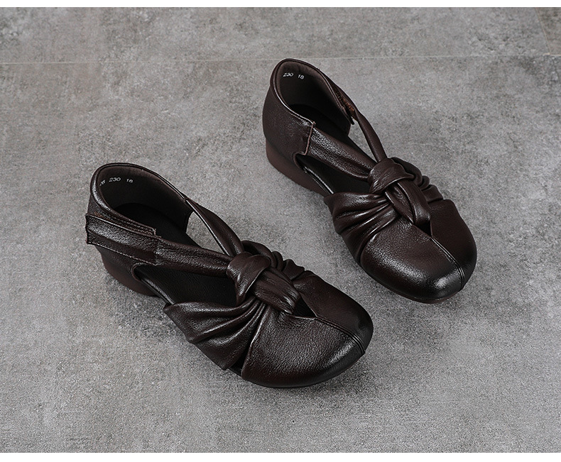 Sandal da bò thật thủ công quai chữ V bít mũi, gót thấp, khóa dán — màu đen chi tiết 13