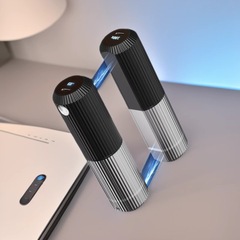新型の携帯用懐中電灯とマグネット式分離型ハンドウォーマーが一体になった、持ち運び可能なハンドウォーマー