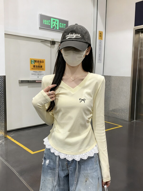 [92% Cotton, 8% Spandex + Bow Embroidery + Back Collar] Lace Trim V-Neck Slim-Fit Women's T-Shirt