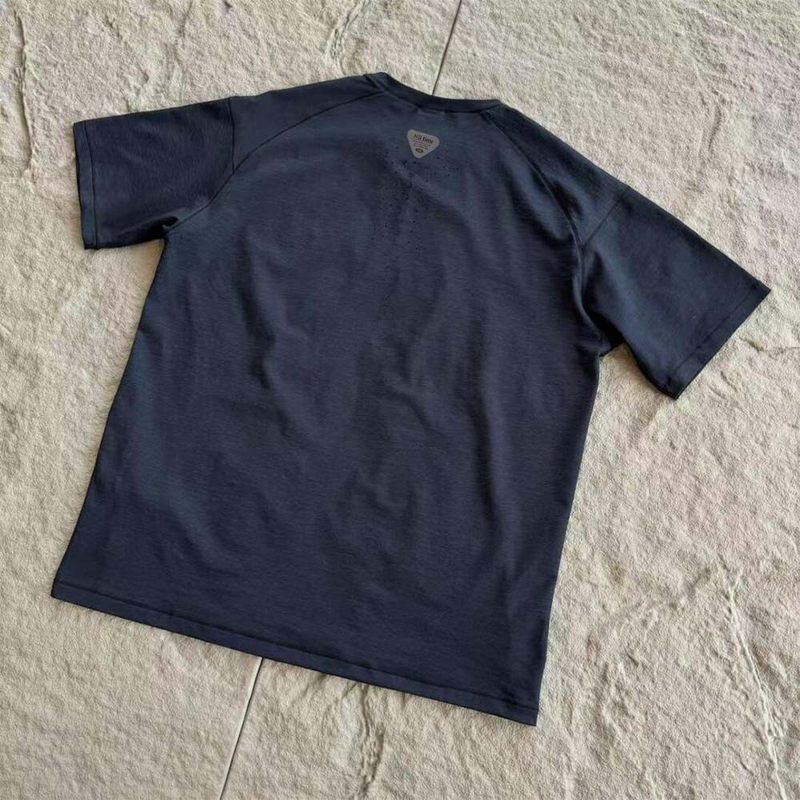 レーザー穴あき速乾 Tシャツメンズ夏薄いメッシュカジュアルルーズ通気性スポーツラグラン半袖 Tシャツ男性用|undefined