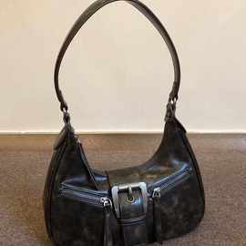 百包包单肩小众秋冬女挎包2024挎包斜挎包美搭拉德新款腋下包月月