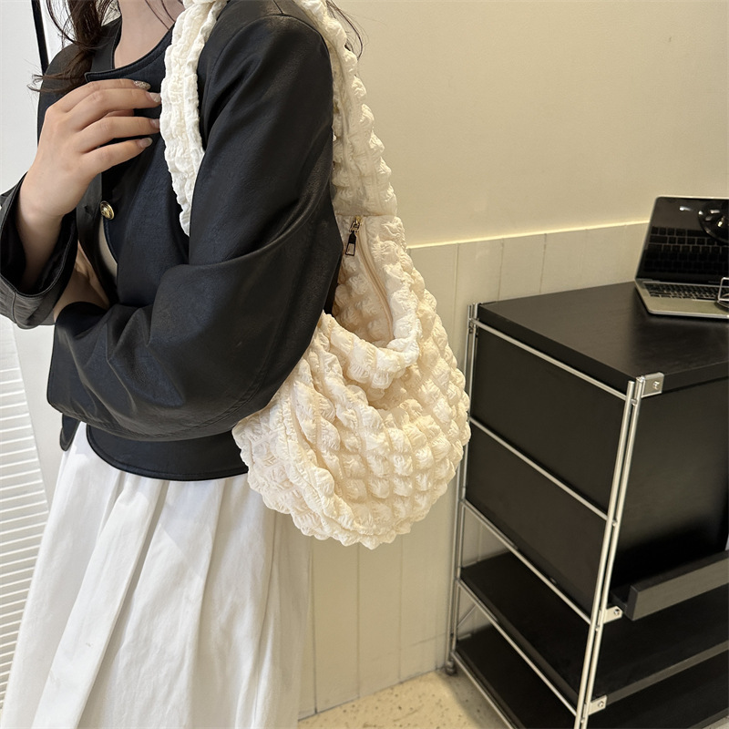 人気のファッションシンプルな気質通勤プリーツバッグ女性のための 2023 シングルショルダー脇の下バッグポータブルバケットバッグ潮|undefined