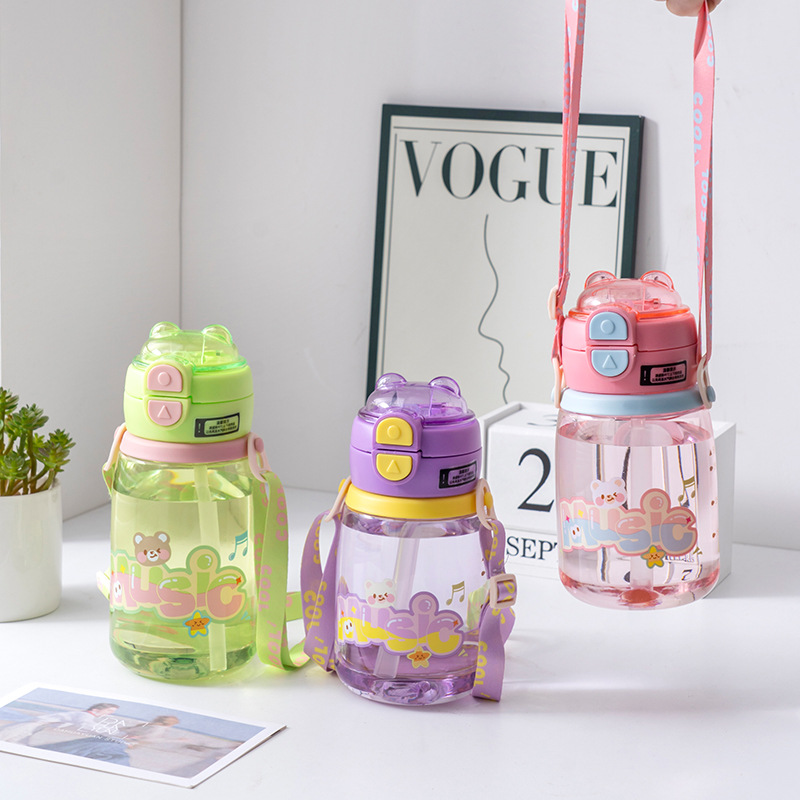 Yitong nuevo tipo de taza de paja para niños, cubierta de rebote, taza de plástico con cuerda de elevación, taza de agua para estudiantes de jardín de infantes