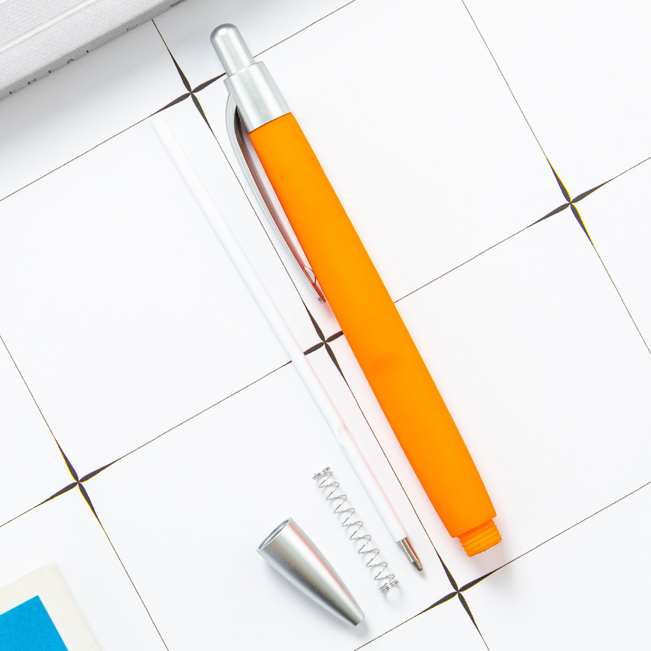 Bolígrafo de bolas de color se puede imprimir logotipo de regalo de estudiantes bolígrafo de publicidad de presión de negocios hotel de reunión bolígrafo de plástico