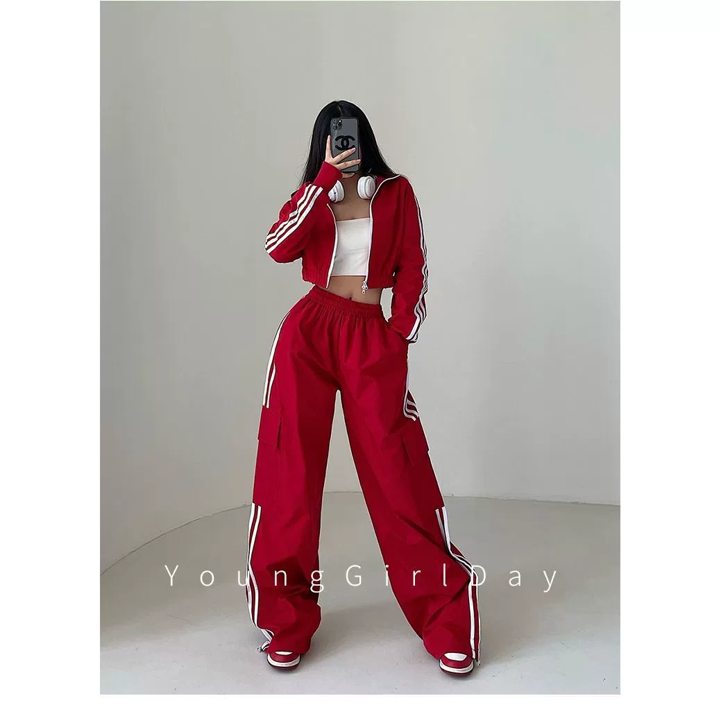 Ультракороткая женская уличная куртка Hot Girl в европейском и американском стиле на весну и осень, с высокой талией, свободная, стройнящая, на молнии, с тремя полосками, с открытым пупком, для спорта и отдыха.