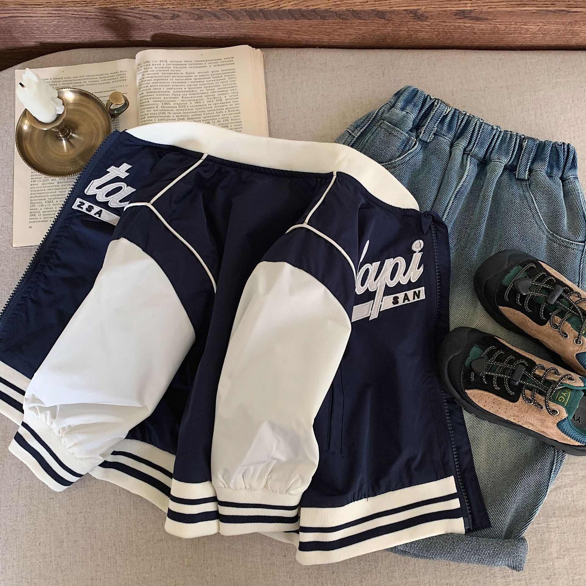 Manteau d'automne pour garçons 2024 nouvel article pour garçons et filles, version coréenne d'un ensemble de combinaison de baseball élégant pour enfants_voghion.com