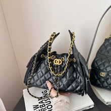 ��ʽС���OӋ���Ůʿ�μ���������ϰ�ͨ��ˮͰ��б�������