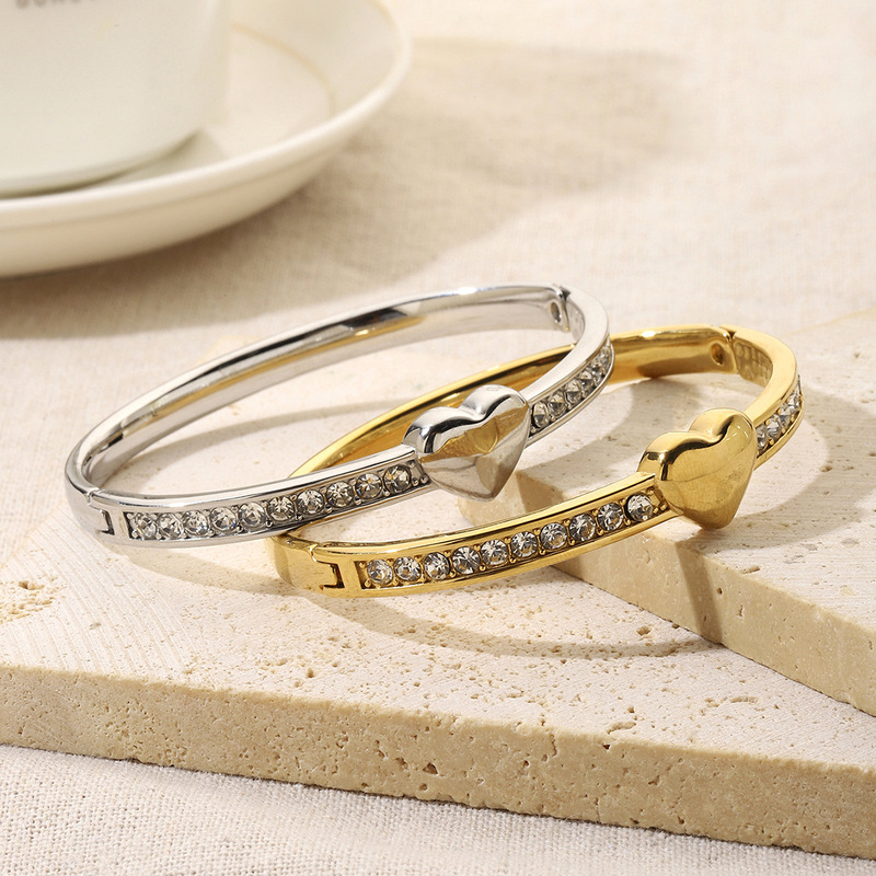 European and American fashion cross-border explosions diamond love titanium steel bracelet simple design girl bracelet bracelet wholesale