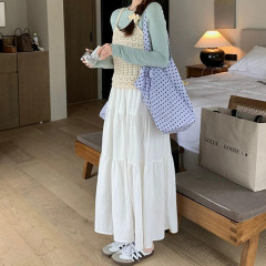 優しいピンク色のスカート 女性らしい甘さ 年齢を若く見せる ウエストを細く見せる レイヤード感 小柄な方向けAラインロングスカート 春秋スタイル