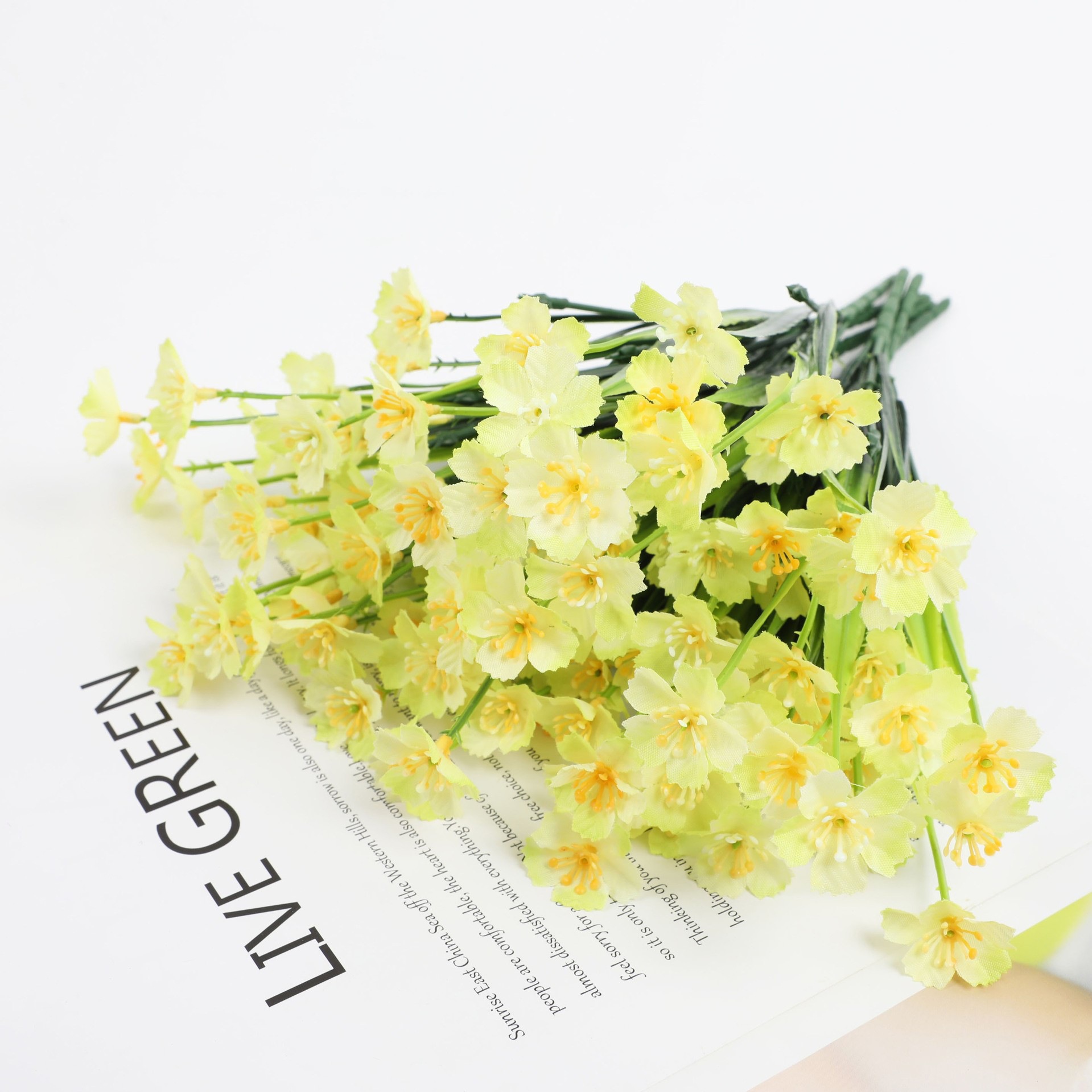 Simulación de plantas acuáticas plástico hierba de primavera flor violeta serigrafía hierba de primavera de cinco cabezas pequeña margarita flor falsa accesorios decorativos al por mayor