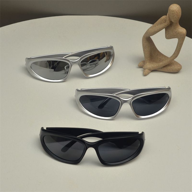 Cyberpunk futuristic sunglasses men's European and American Y2K hot girls super cool street photo sun protection myopia sunglasses women