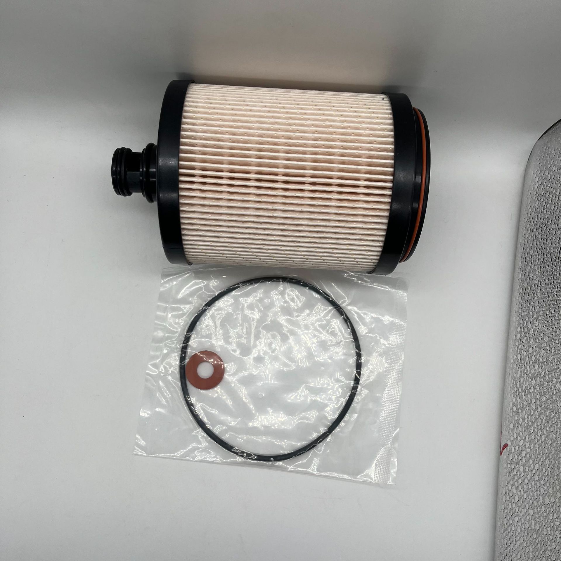Diesel Fuel Filter L111000000801 Uf0666-007 Diesel Filter Compatible with Foton National Vi