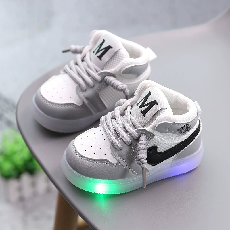 Lighting baby shoes for girls, breathable mesh shoes for sports shoes, board shoes, soft sole baby toddler shoes 1-3 years old 0 spring and autumn