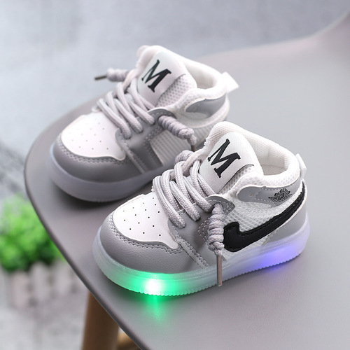 Light up baby boy shoes girls breathable mesh shoes sneakers sneakers soft bottom baby toddler shoes 1-3 years old 0 spring and autumn