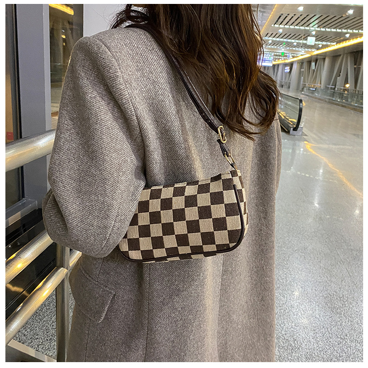 Fashion Chessboard Plaid Winter New Shoulder Underarm Messenger Bag display picture 4