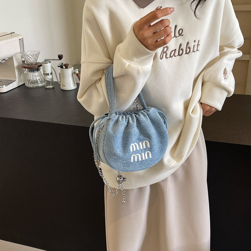 手拎束口牛仔布小包包女2024春夏新款潮流百搭小方包高級感斜挎包
